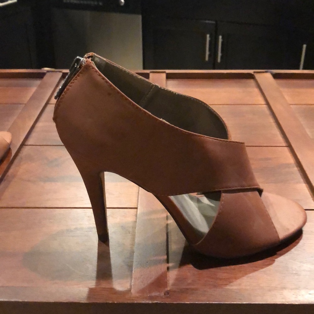 Heels - Picture 4 of 6